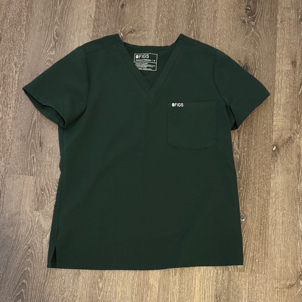 FIGS Women’s Green V-Neck Scrub Top